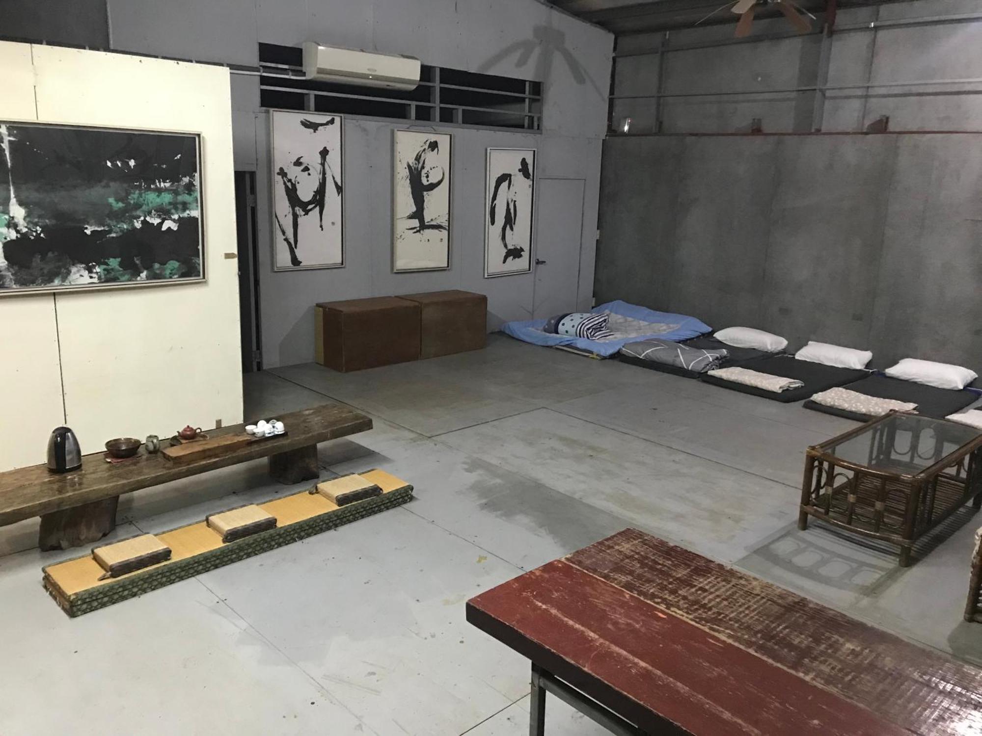 Museum Traveler'S Bnb Sanzhi Екстер'єр фото