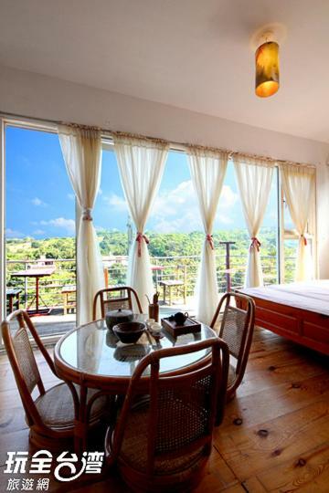 Museum Traveler'S Bnb Sanzhi Екстер'єр фото