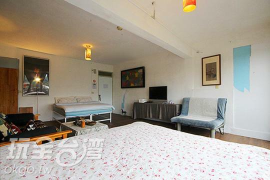 Museum Traveler'S Bnb Sanzhi Екстер'єр фото