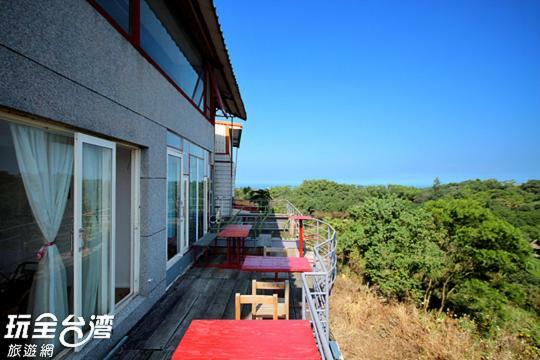 Museum Traveler'S Bnb Sanzhi Екстер'єр фото