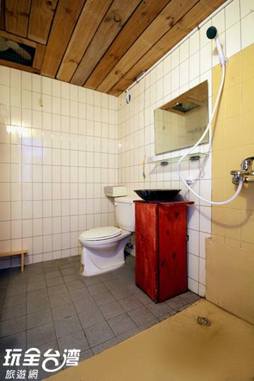 Museum Traveler'S Bnb Sanzhi Екстер'єр фото