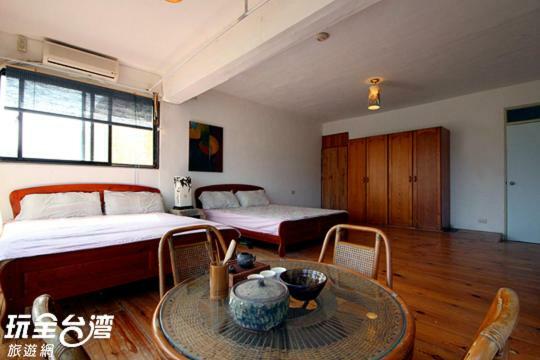 Museum Traveler'S Bnb Sanzhi Екстер'єр фото