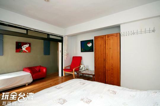Museum Traveler'S Bnb Sanzhi Екстер'єр фото