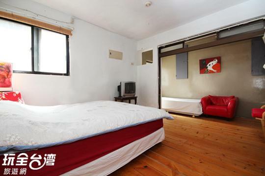 Museum Traveler'S Bnb Sanzhi Екстер'єр фото