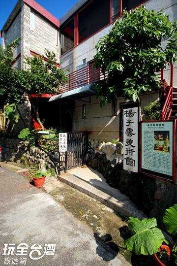 Museum Traveler'S Bnb Sanzhi Екстер'єр фото