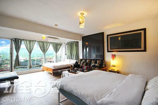 Museum Traveler'S Bnb Sanzhi Екстер'єр фото