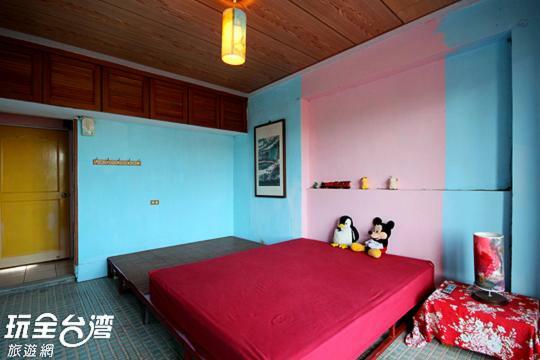 Museum Traveler'S Bnb Sanzhi Екстер'єр фото