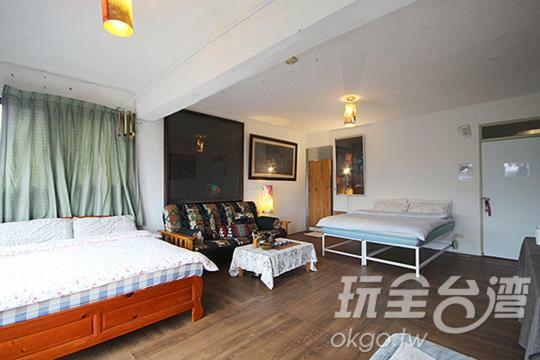 Museum Traveler'S Bnb Sanzhi Екстер'єр фото